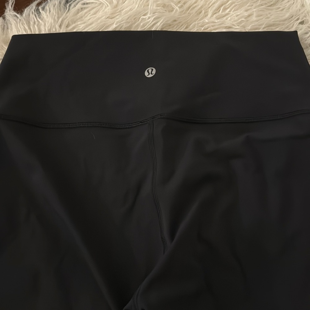 Lululemon tights, barley worn them, I need a smaller size